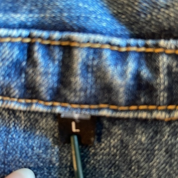 Ezra Fitch button cropped medium wash L distressed  jacket with panel inserts - Picture 9 of 17